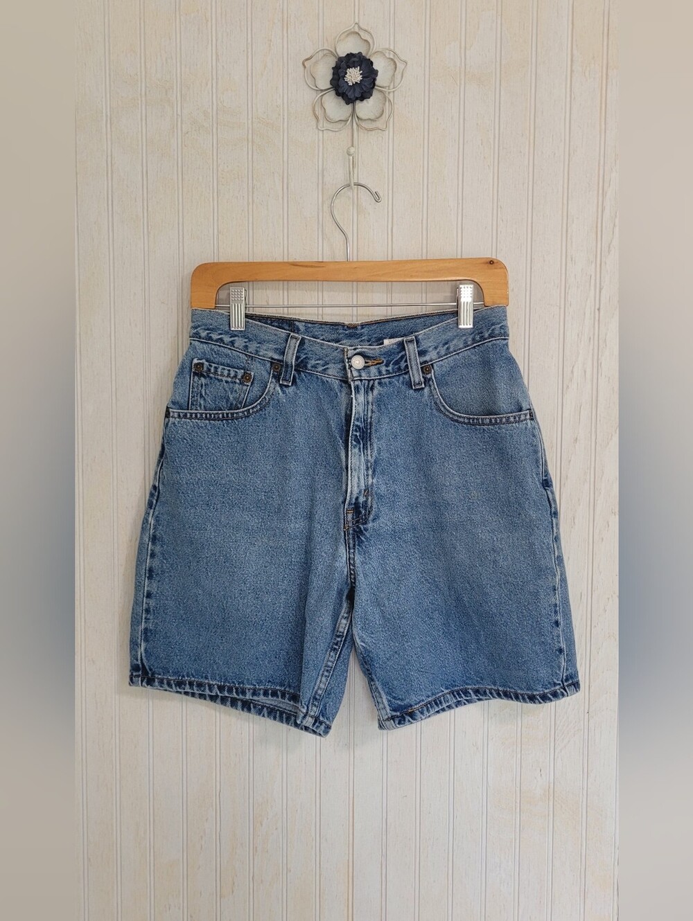 Vintage 90s Levis 550 Medium Wash Womens High Waisted Denim Shorts Size 8